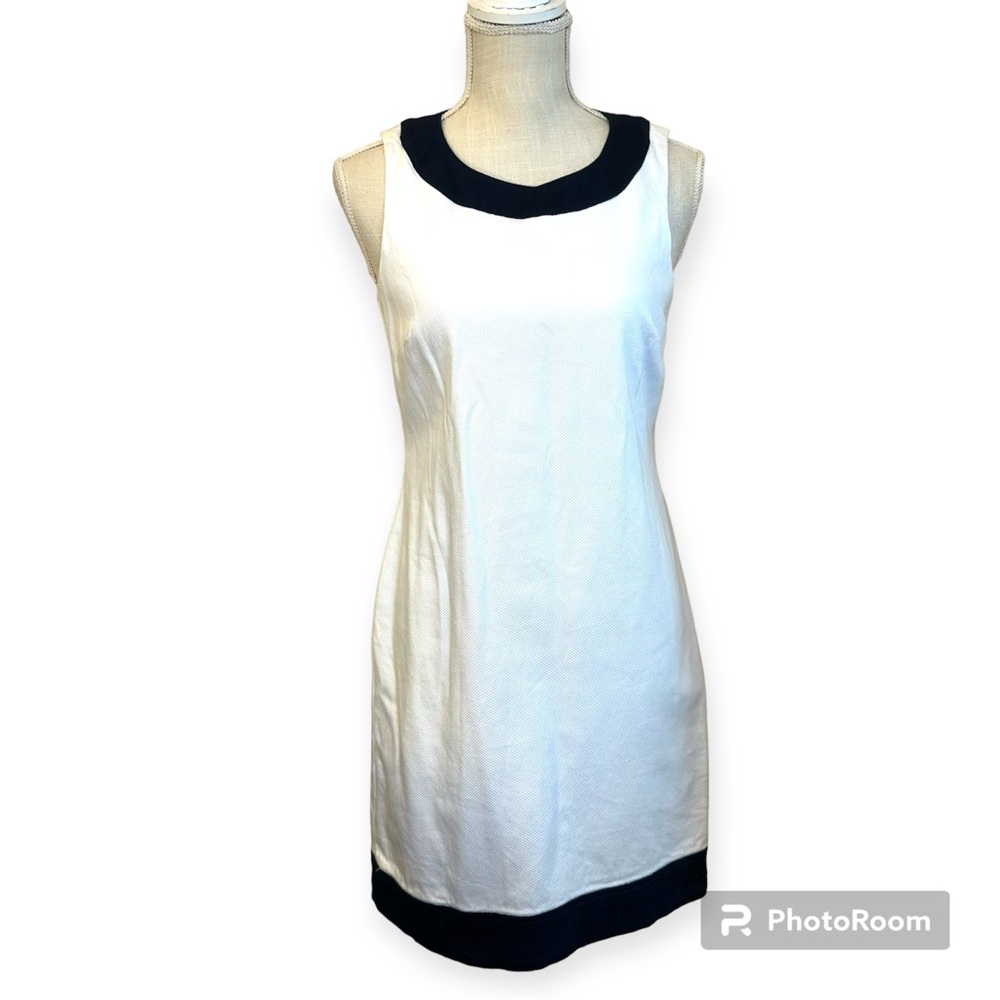 Vineyard Vines size 4 white‎ mini sheath lined with navy trim dress